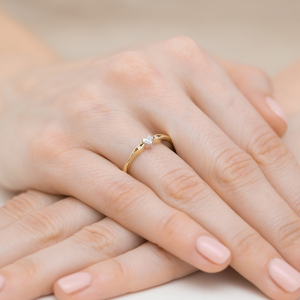 Serce - Pierścionek z Diamentami 0,12ct - żółte/białe złoto próby 585. W-445